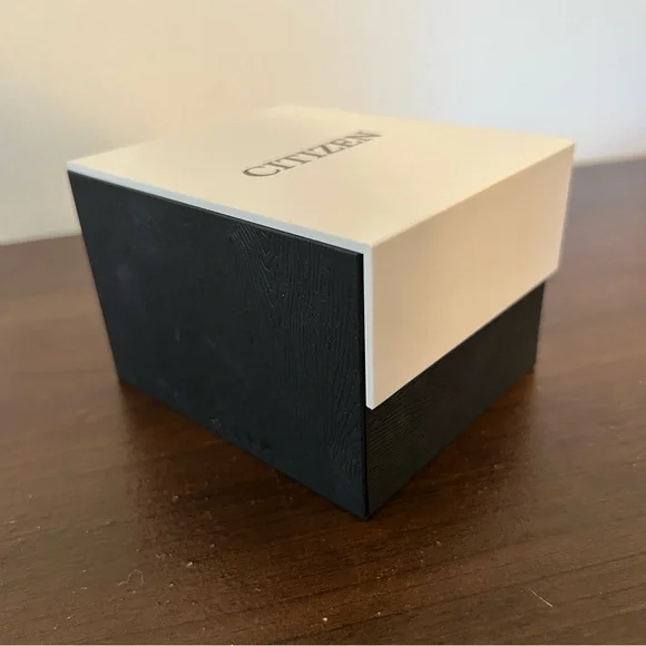 NWT Citizen Quartz WR 50 Analog Watch Gold New with Tags Business Casual Office - Picture 9 of 10